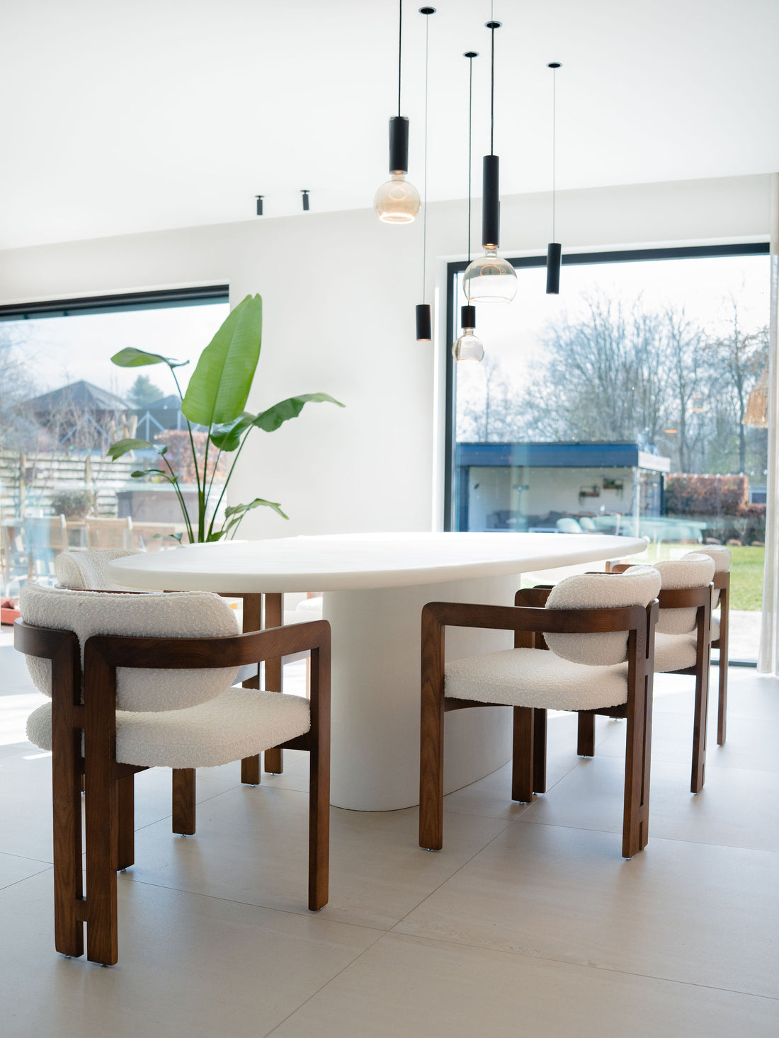 Table basse design noir : choisir la pièce juste