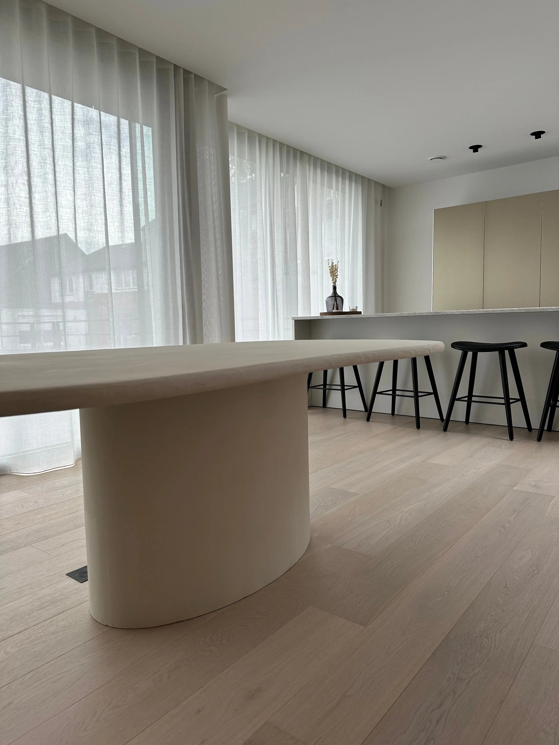 Détail du piètement — table à manger Nuage pied central fabriquée à la main