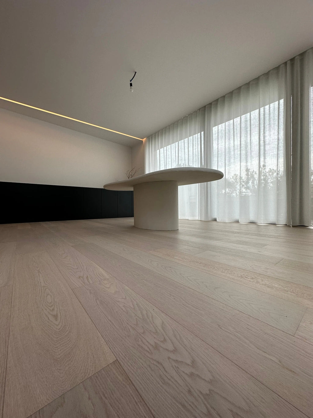 Table à manger Mortex® Nuage pied central — vue d'ensemble — Nuage Belgique